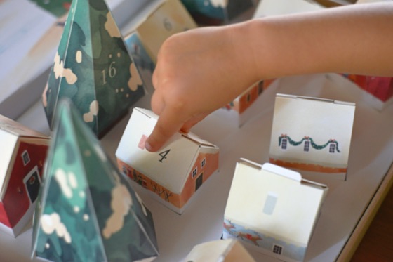 Campione di calendario dell'Avvento Ready to Order, grafica Villaggio di Natale già pronta